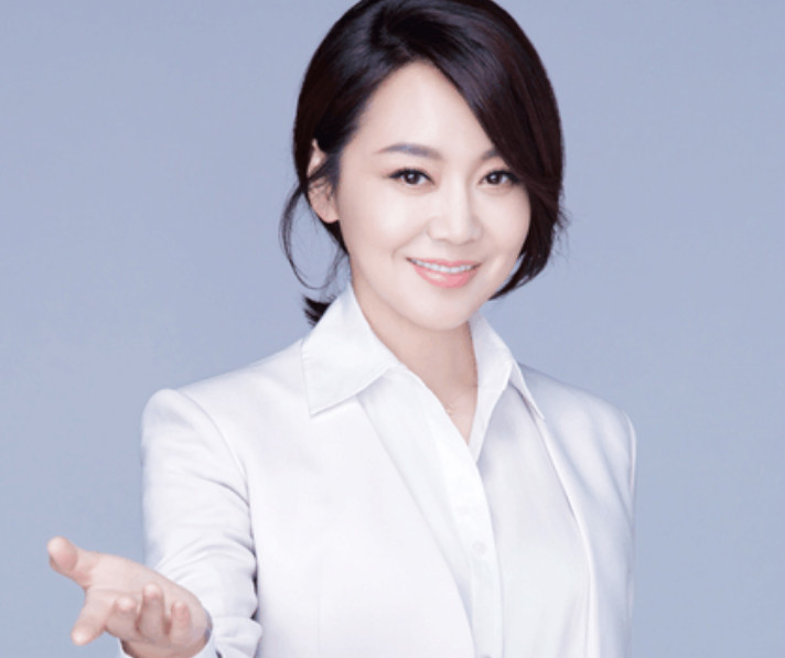 二十年前的闫妮有多美,你知道吗?网友:图2也太漂亮了吧!
