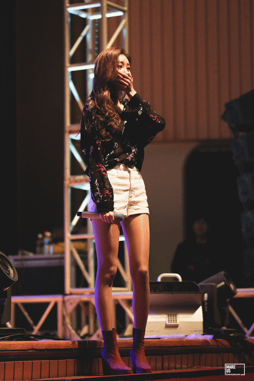 穿白色热裤就跳舞?这效果可比穿丝袜性感多了