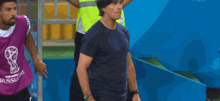 【世界杯表情包】勒夫又被抓吃鼻屎 从慌到帅呈现德迷