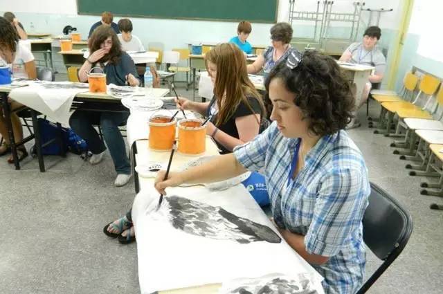 4小时睡眠,4杯拿铁,4.0绩点,真实的美国高中到