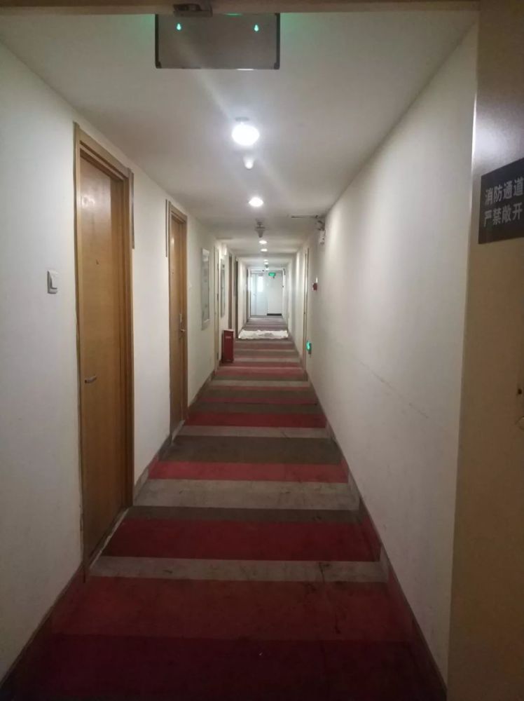 过亿院线电影副导演潜规则女演员,被其他副导