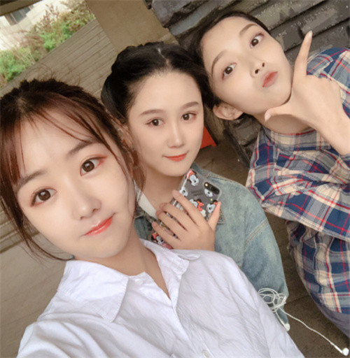 美女老总爱上我_我和收养我的美女老总(3)