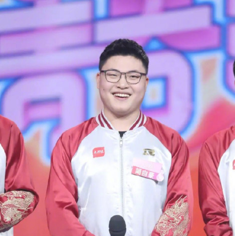 蔡徐坤和Uzi同台相处和谐,双方粉丝却撕了起来