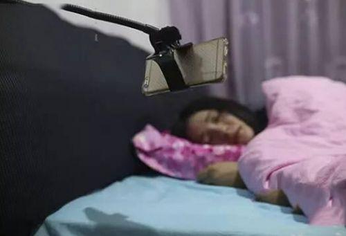 企鹅娘吐槽：你觉得哪个二次元角色最适合做网络主播呢？