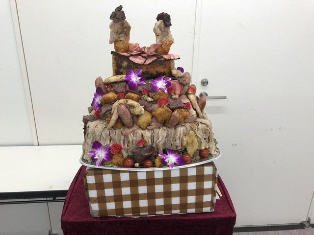竹达彩奈生日惊现肉蛋糕 最受欢迎角色是梓喵