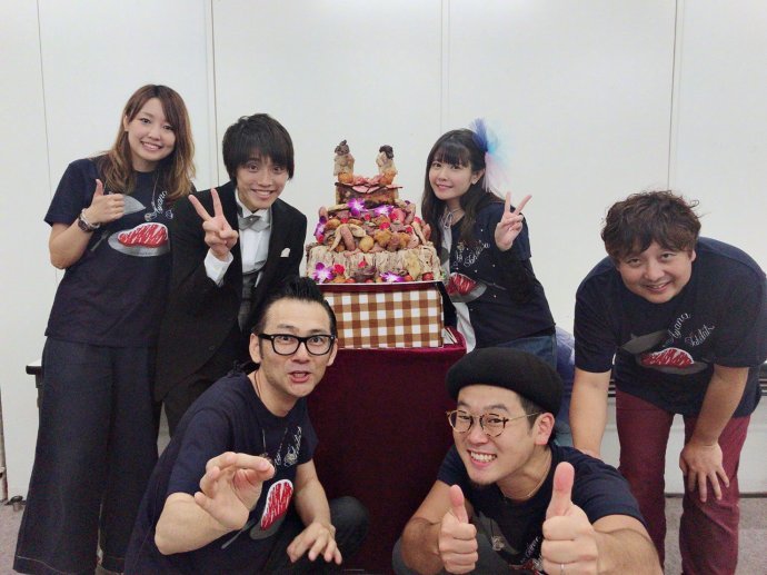 竹达彩奈生日惊现肉蛋糕 最受欢迎角色是梓喵