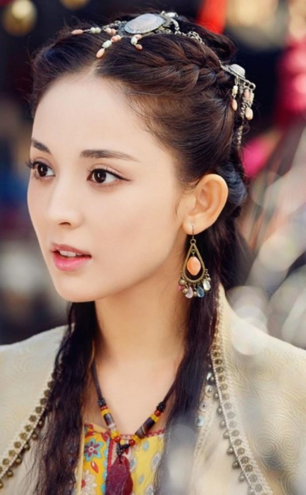 娱乐圈中这几位新疆女星谁的演技最好?佟丽娅和迪丽热巴都不如她