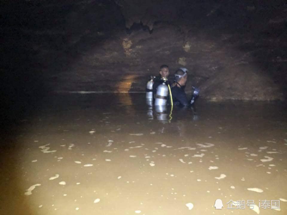 少年足球队13人在山洞失踪 泰国出动海豹突击