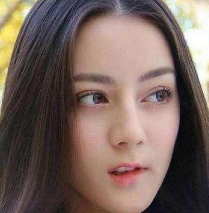 咬唇女星大集合,迪丽热巴最美,第2是古力娜扎,最丑的竟然是她