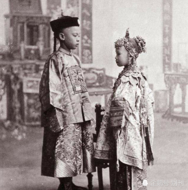 清朝时期结婚照,洋小姐和清朝男子喜结良缘,娃娃亲大肆流行