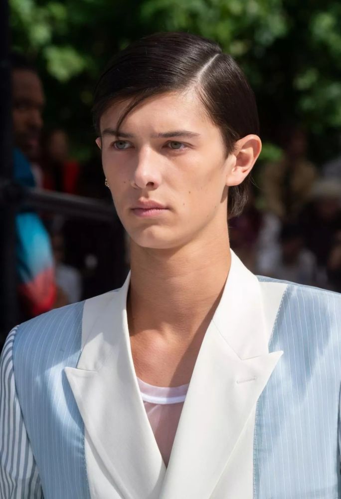 18岁丹麦王子为Dior走秀!殿下,您颜值太能打