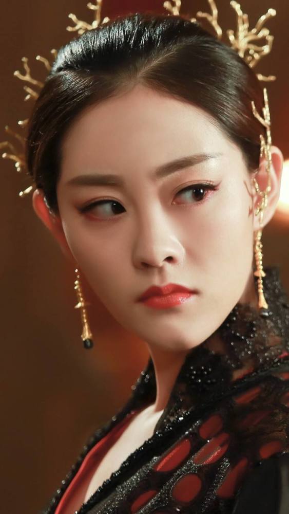 她曾为郑爽热巴做配却不被杨幂看好,现当女主