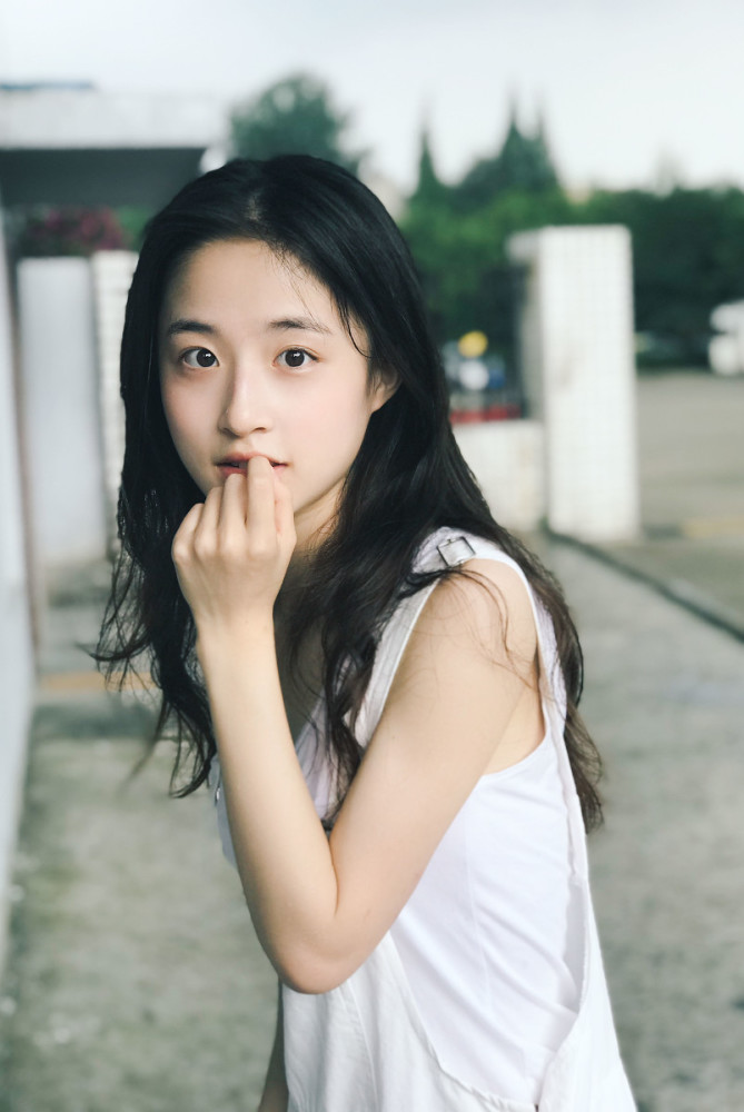 比奶茶妹妹还清纯的美女,平胸也很漂亮,你喜欢吗?