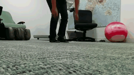 冰箱姐GIF精选：主人不要！你这姿势不对，不是这样啊！