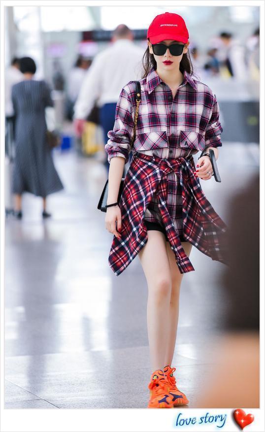 戚薇又刷三观!连体裤也能当靴子穿?