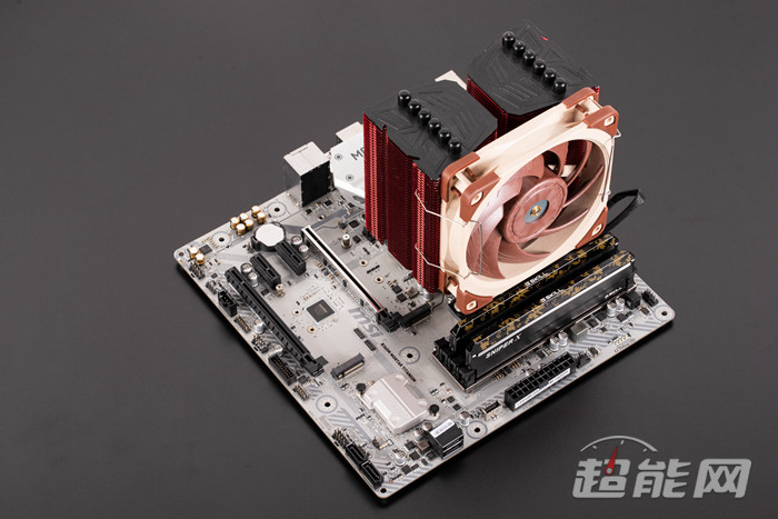 打游戏是选8代i5还是7代i7处理器?十二个游戏