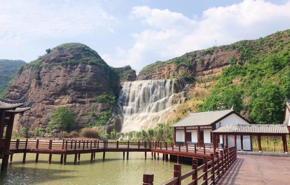 商洛籍游客赶紧带上你的有效身份证等有效证件来山阳旅游吧~对了,小编