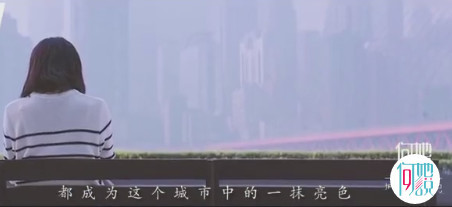 白百何懒理带小鲜肉回家传闻,晒魔性吃烤肉视