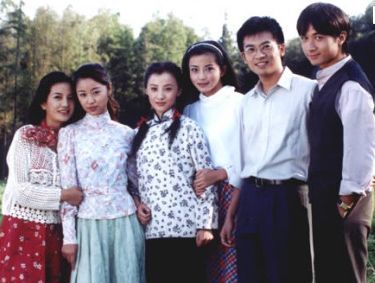 他是著名演员,娶了情深深雨蒙蒙中第一美人,如今结婚十年成这样