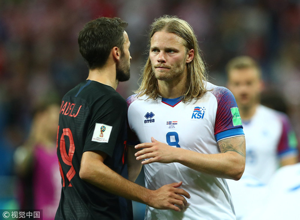 锐评:冰岛不出线再正常不过 足球要用脚踢而不