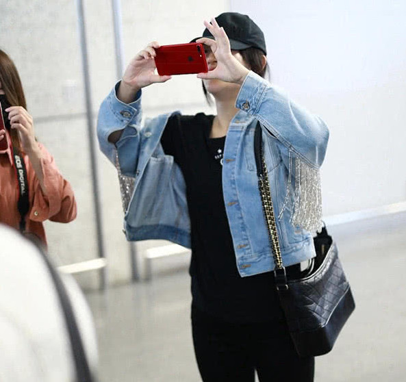 谢娜受变胖刺激狂练马甲线,动作熟练陪同教练