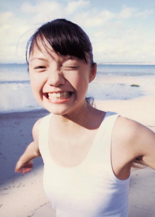 一代森系女神宫崎葵照着梅根王妃整鼻子,整容