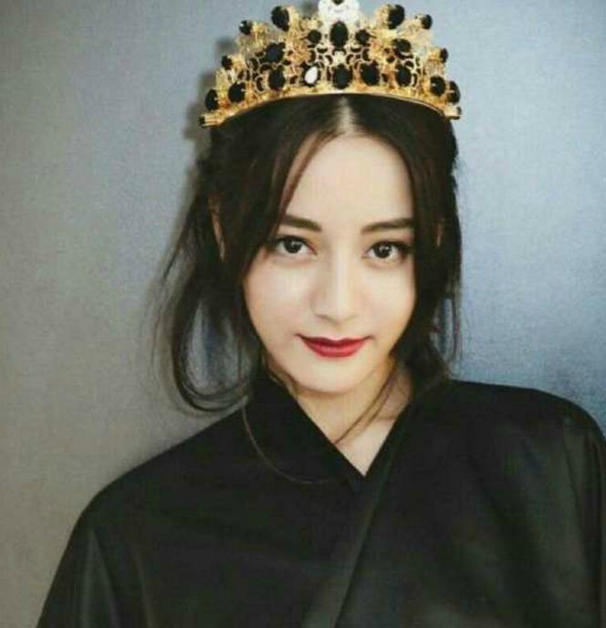 no.3 迪丽热巴 热巴这身造型,实在是太酷了,浓妆的她显得更加妩媚.