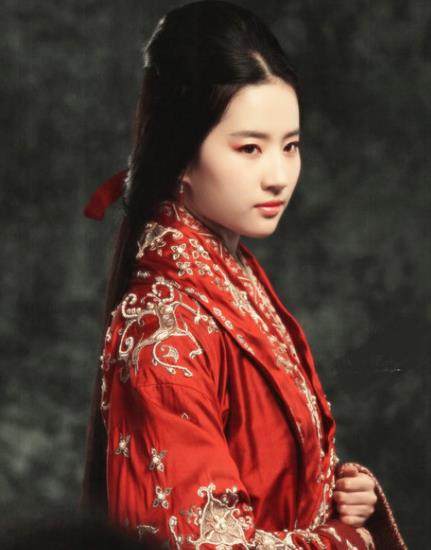刘亦菲五个古装新娘扮相,赵灵儿偏异域风,小龙女侧颜美到发光