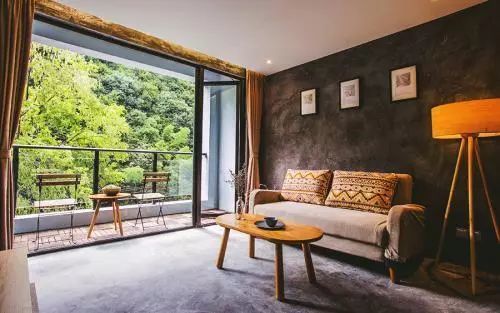 同样是老房子,为何民宿比普通人家看起来更高