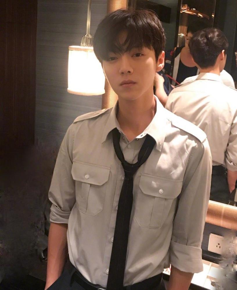 小鲜肉鹿晗自拍照生活照,清爽如同邻家大男孩