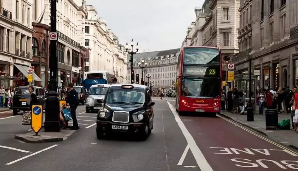 留学生马上就要启程前往英国了!下飞机第一件