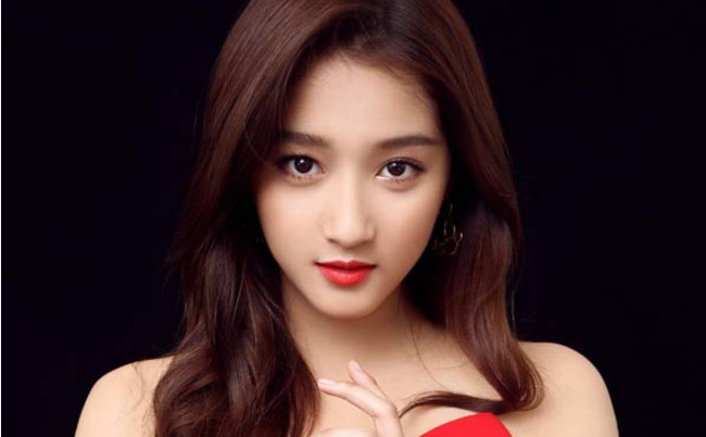 有颜值有背景的她,被称新京城格格,有望成下一