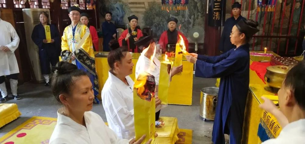 湖北省道教协会戊戌年全真派道士冠巾活动在武汉长春观隆重举行