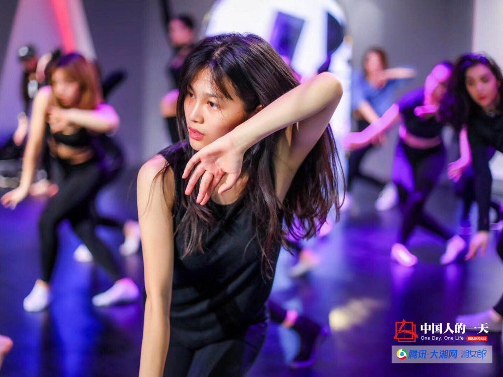 练习生女孩的辛酸:为减肥催吐患上胃病