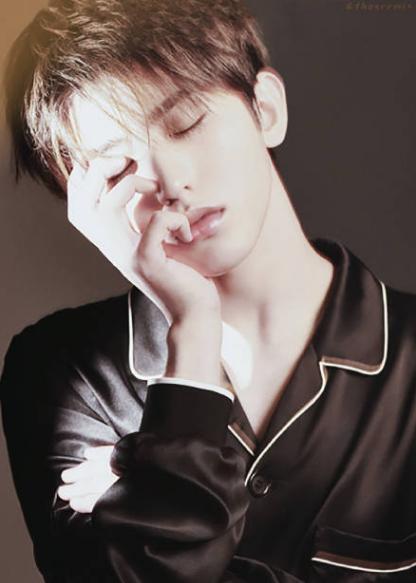 蔡徐坤微博晒自拍,精致五官似漫画少年,网友:这