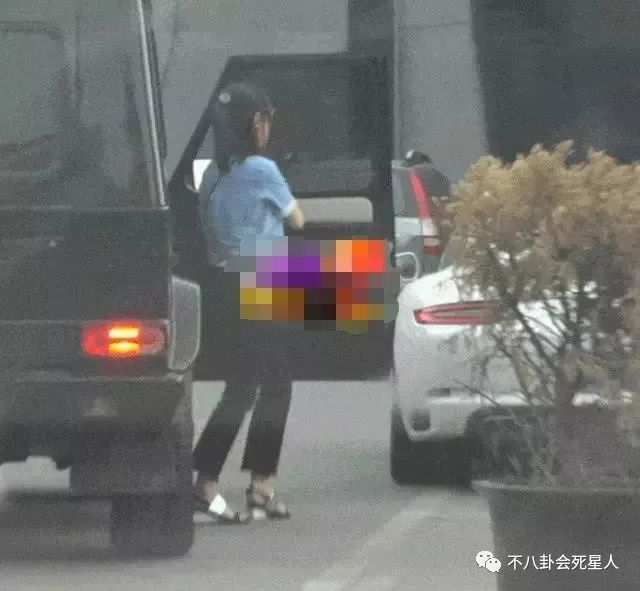 40岁薛佳凝近照脸蛋圆润不少，约会“胖爷”刘天佐吃火锅