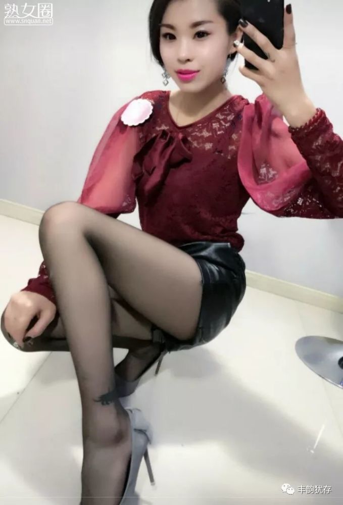 开服装店的女老板怎么能衣服不多呢