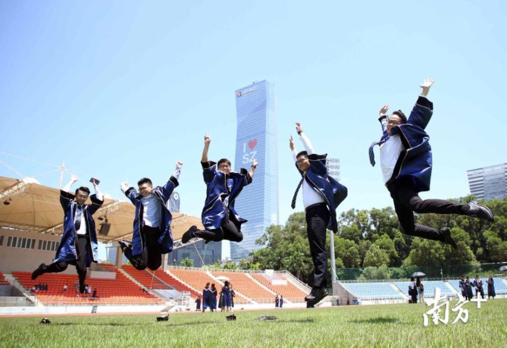 抖音热歌、网络热词 深大校长李清泉的毕业致