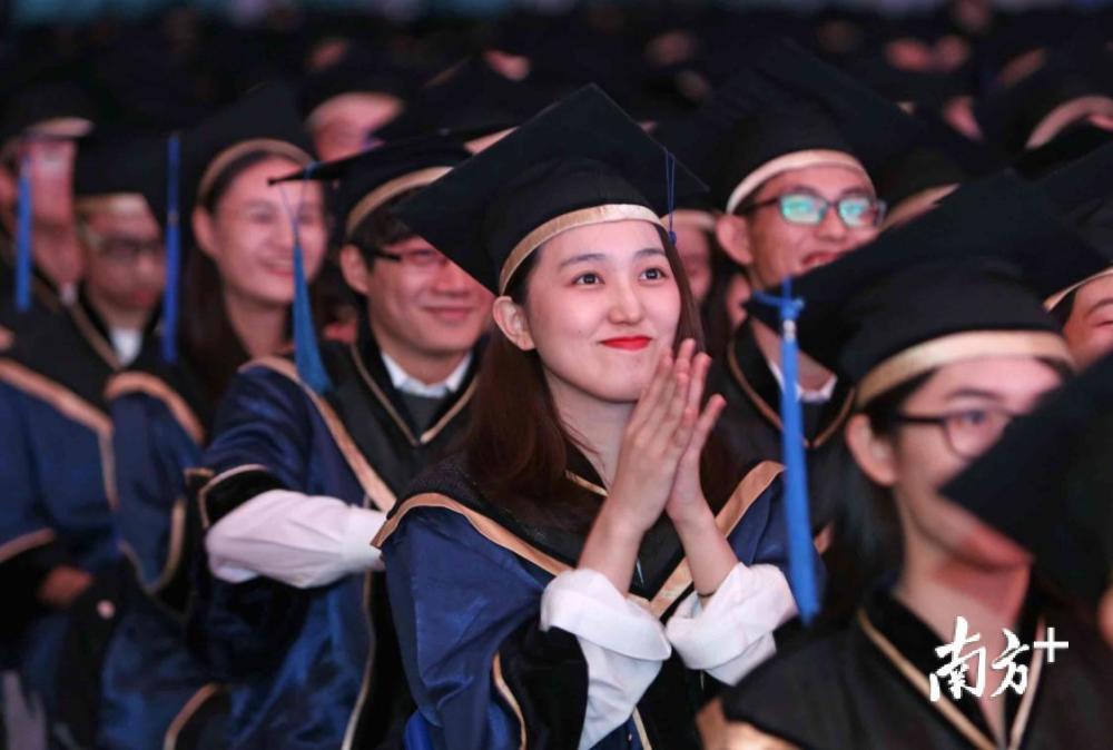 抖音热歌、网络热词 深大校长李清泉的毕业致