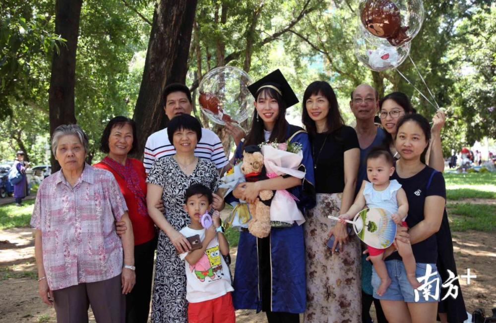 抖音热歌、网络热词 深大校长李清泉的毕业致