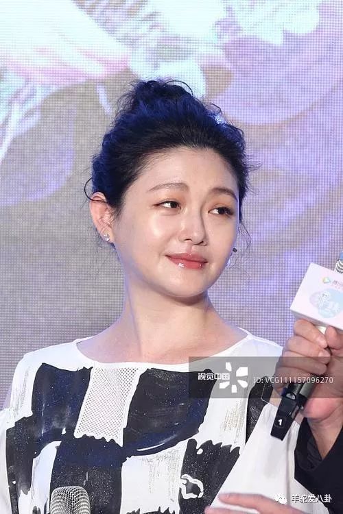 大s汪小菲再度秀恩爱,皮肤年轻似少女,可这面相怎么越来越奇怪