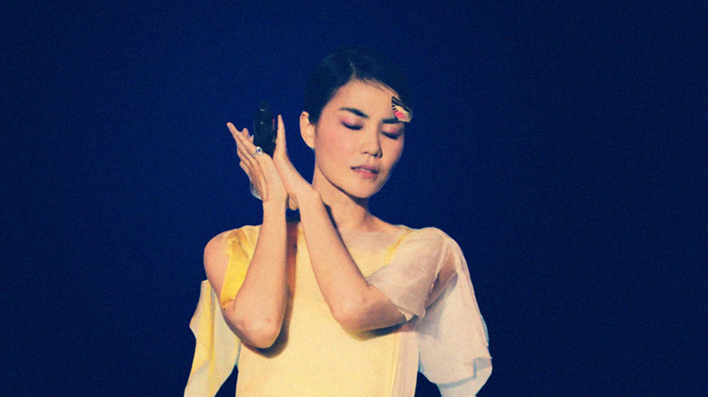 谢霆锋为什么会喜欢王菲这个老女人?原来是这