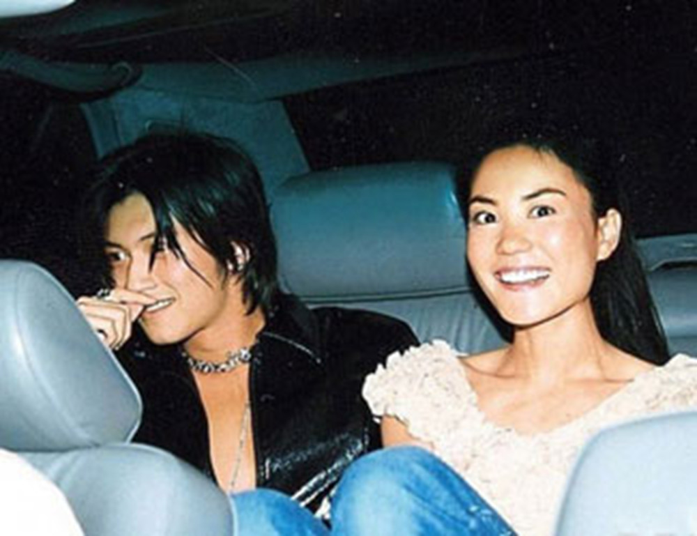 谢霆锋为什么会喜欢王菲这个老女人?原来是这