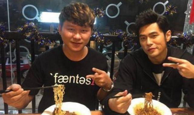 明星请员工吃饭,范冰冰豪气,郑凯大方,赵丽颖真