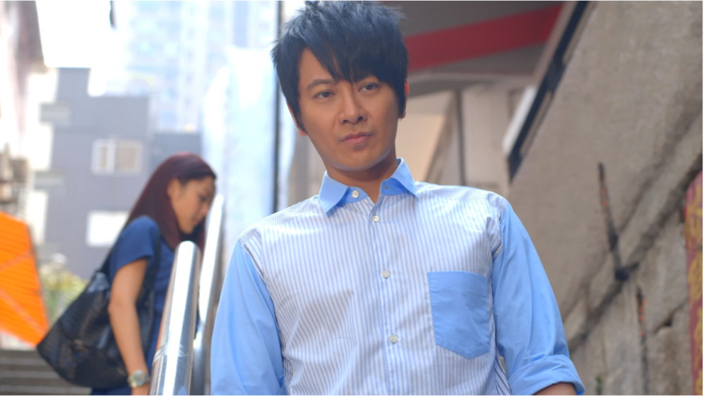 他是香港四小天王,当红时综合实力不输刘德华