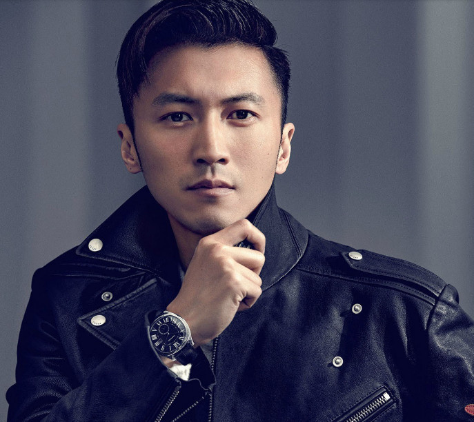 男星大背头:周润发气场十足,谢霆锋帅气,他却能