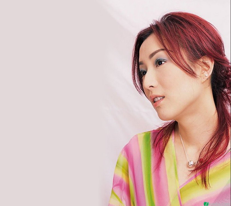 她是最美冻龄女星,也是香港最火女歌手,她的故事可以写成一本书