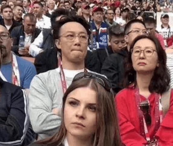 陈奕迅世界杯现场竖中指却获网友力挺?本人回