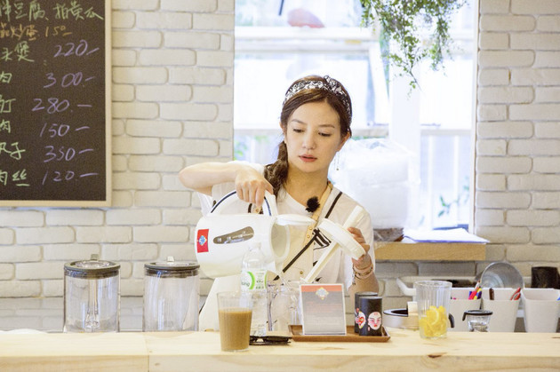 《中餐厅2》定档海报曝光,赵薇竟比舒淇还性感