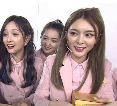 火箭少女各出奇招:杨超越自黑成王,吴宣仪拉傅